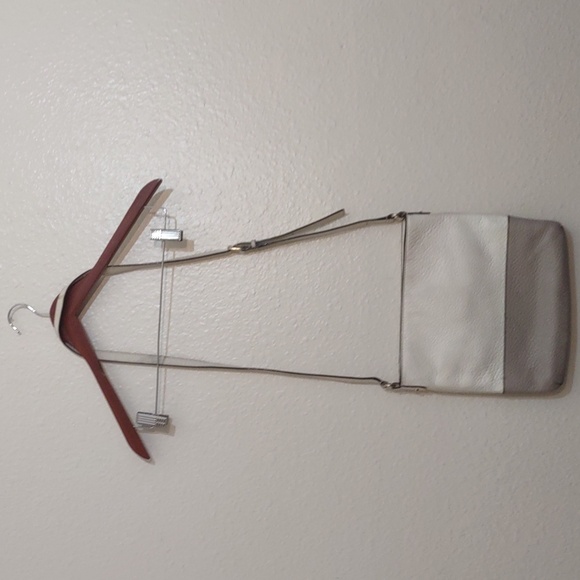 VERY USED KATE SPADE CROSS BODY CREAM AND GRAY HAS LOTS OF WEAR - Picture 6 of 13